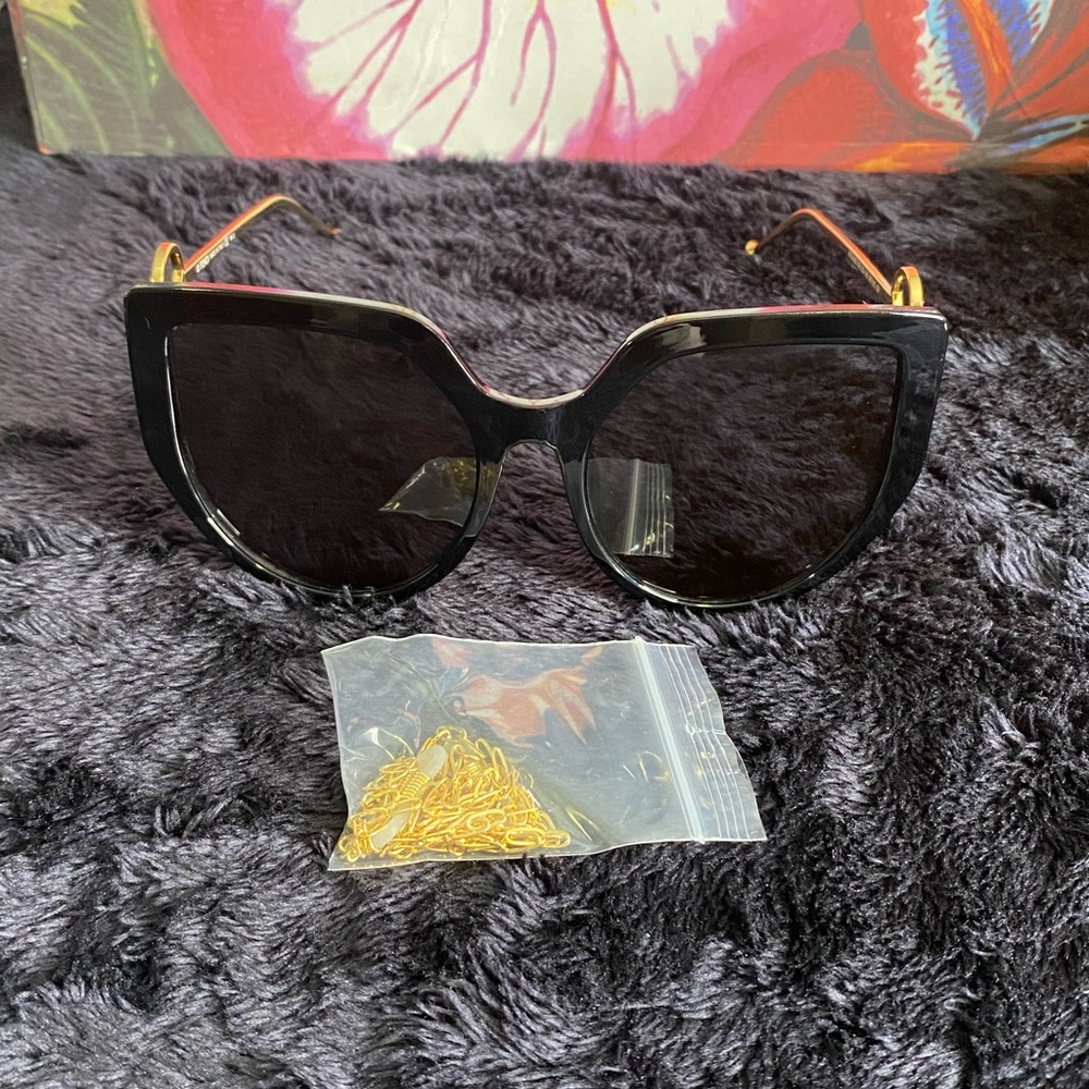 Fendi cut-eye Sunglasses with chains